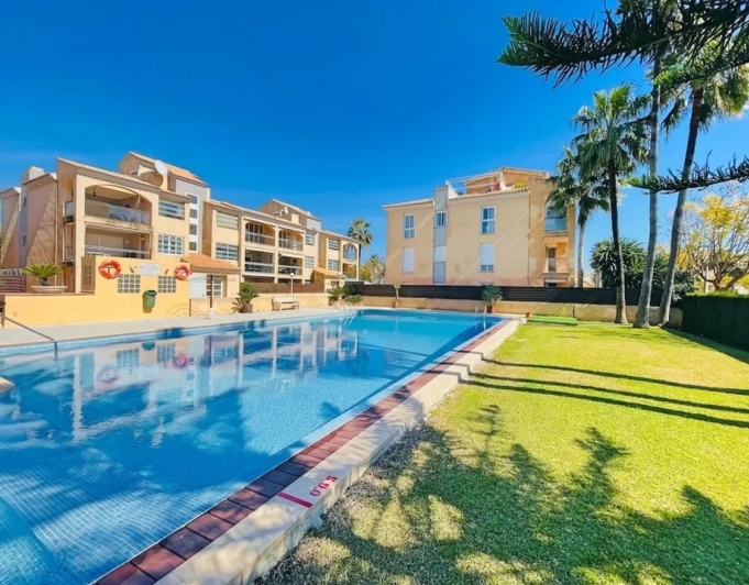 Apartamento de 3 dormitorios cerca de la playa en Javea