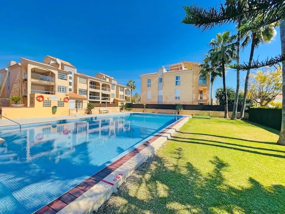 Apartamento de 3 dormitorios cerca de la playa en Javea