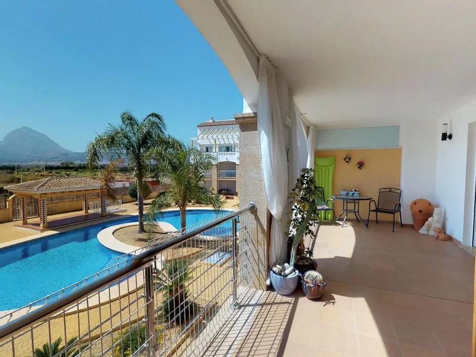 Apartamento de 3 dormitorios cerca de la playa Arenal